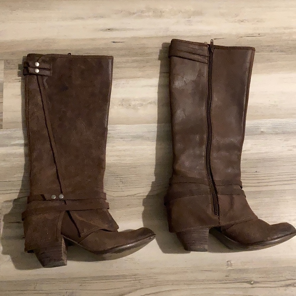 Boots - Picture 2 of 6